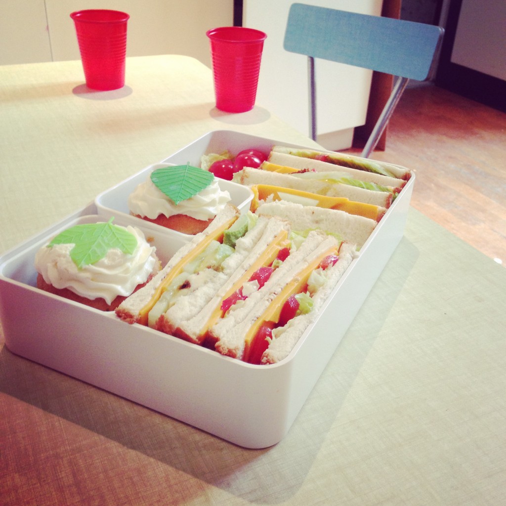 bento sandwiches cupcake baran balan lettuce